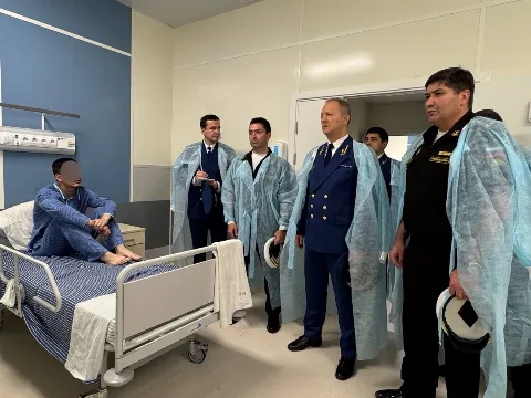 Прокурор Дагестана Денис Авдеев проверил условия лечения бойцов СВО в госпитале Каспийска