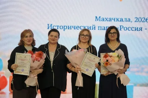 В Махачкале наградили 56 работников дошкольного образования за вклад в развитие детей