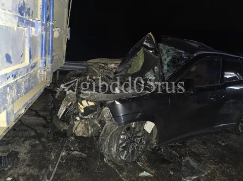 В Буйнакском районе Дагестана столкнулись Changan и КамАЗ, пострадали пять человек