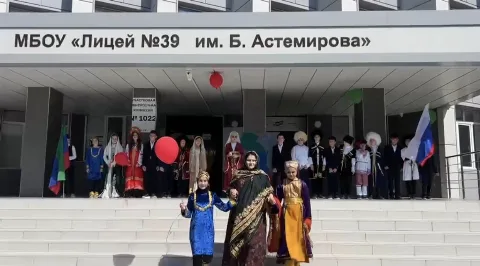 Пятиклассники махачкалинского лицея №39 провели праздник ко Дню единства народов Дагестана