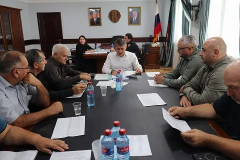 В Кизилюртовском районе обсудили увеличение доходной части бюджета и работу с предпринимателями