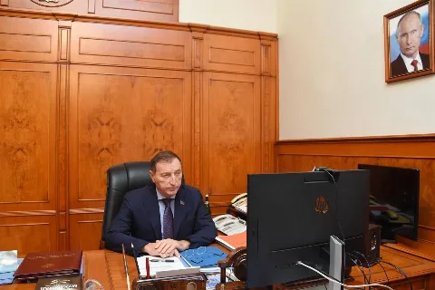 Заур Аскендеров принял участие в первом заседании Госдумы девятого созыва по ВКС из Махачкалы