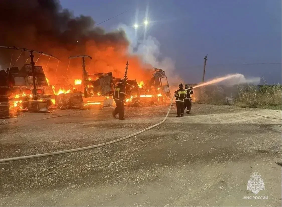 В Дагестане водитель погиб в загоревшейся фуре из-за падения высоковольтного провода