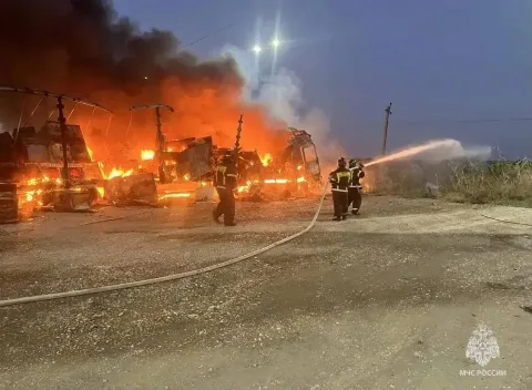 В Дагестане водитель погиб в загоревшейся фуре из-за падения высоковольтного провода
