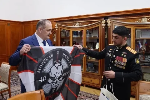 Глава Дагестана встретился с Героем России Султановым