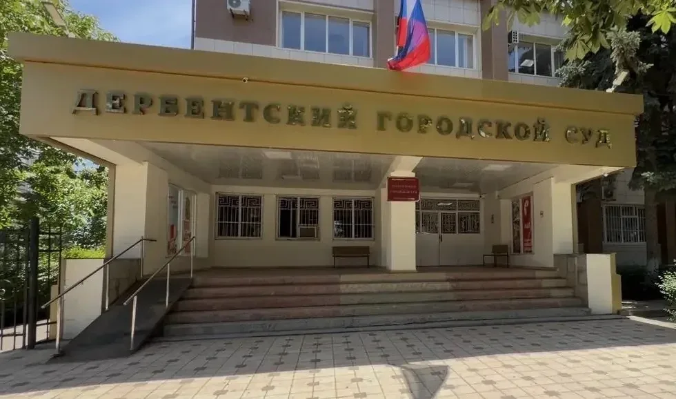 Дербентский суд обязал администрацию города выдать квартиру сироте