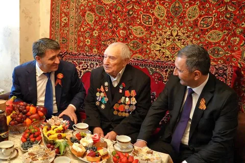 Мэр Махачкалы Джамбулат Салавов встретился с ветеранами Великой Отечественной войны