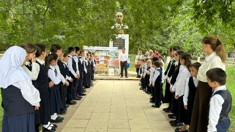 В Карабудахкенте отметили 136-летие Уллубия Буйнакского