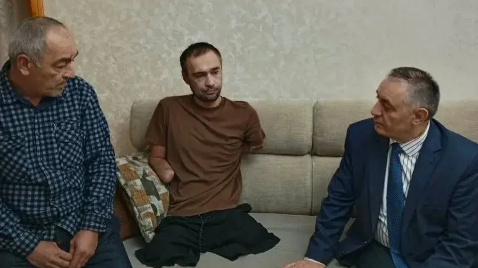 Врио вице-премьера Дагестана Абдурахман Махмудов встретился с семьей ветерана СВО в Буйнакске