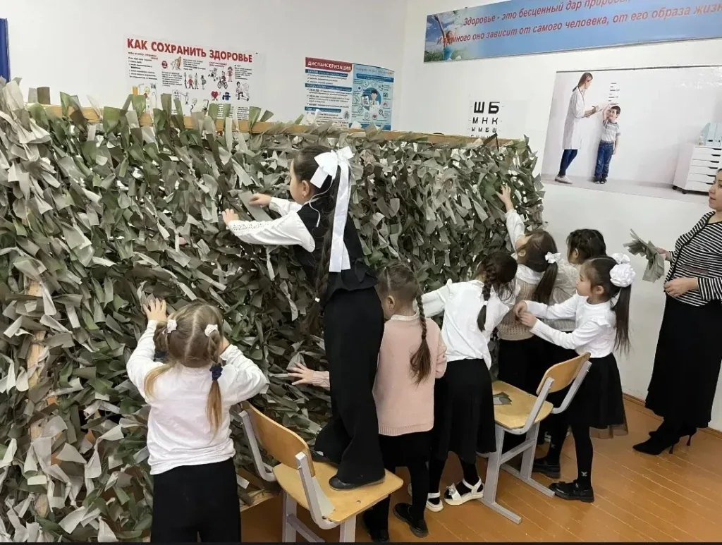 В школах Ногайского района продолжается акция «Своих не бросаем»