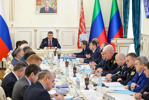 Руководитель Дагестана Федор Щукин провел заседание по вопросам транспортной безопасности