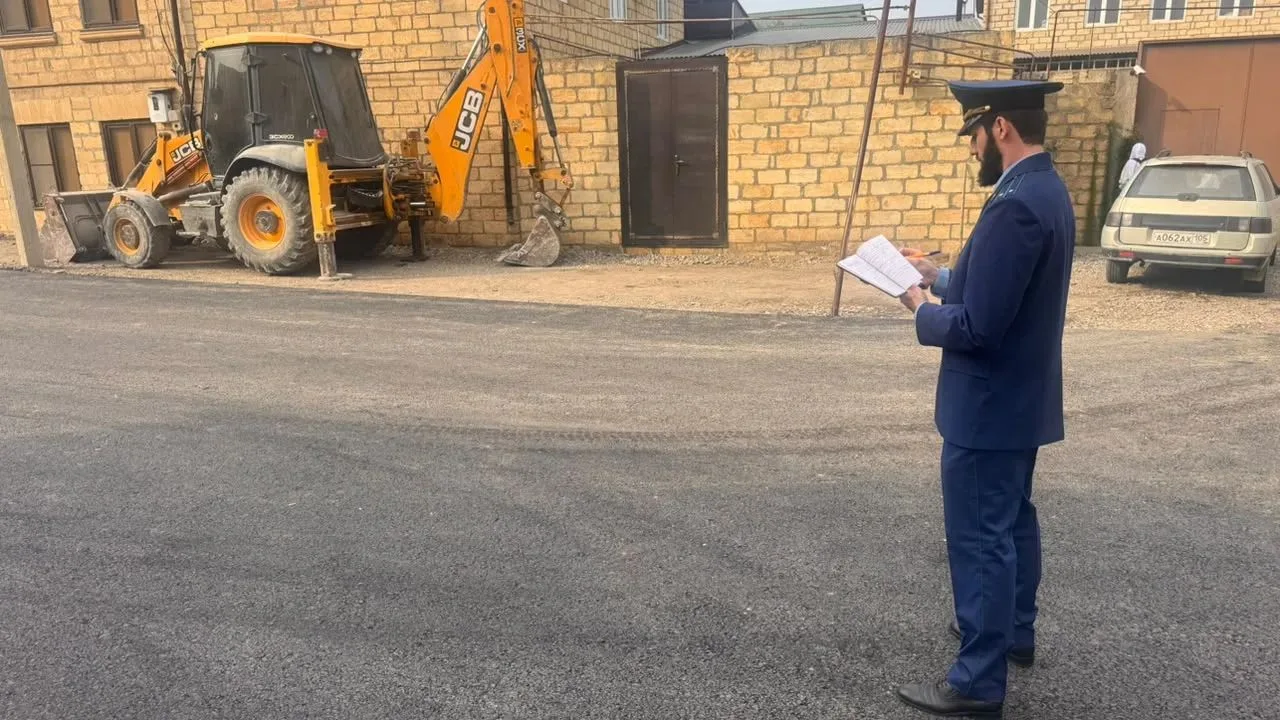 Прокуратура Дагестана контролирует ремонт дороги на Мататова в Дербенте для инвалидов