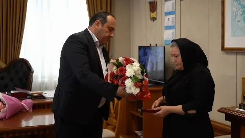 Власти Каякентского района передали госнаграду семье погибшего участника СВО Ирамазана Рабазанова