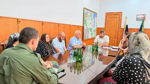 Глава Карабудахкентского района встретился с семьями участников СВО