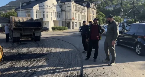 В Махачкале начали укладку асфальта на кольце улиц Ярагского и Генерала Омарова