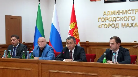 В Махачкале прошло 12-е заседание Собрания депутатов, рассмотрены земельные и бюджетные вопросы