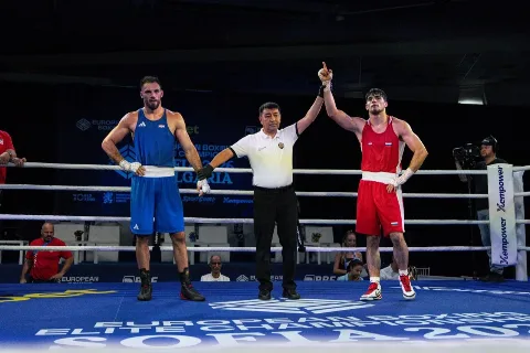 Чеэрав Ашалаев вышел в следующую стадию Чемпионата Европы по боксу в Софии