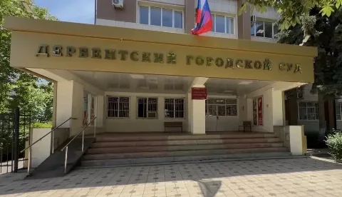 Экс-руководитель школы в Дербенте приговорена к 3,5 годам колонии за получение взяток
