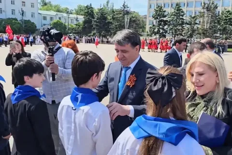 В Махачкале прошел Парад наследников Победы, посвященный Дню детских организаций
