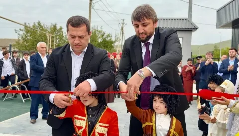 В Карабудахкенте открыли благоустроенный сквер по федеральному проекту