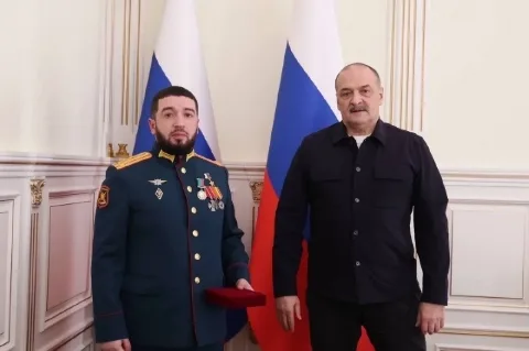 Меликов вручил Герою РФ Саиду Ибрагимову орден за заслуги перед Дагестаном