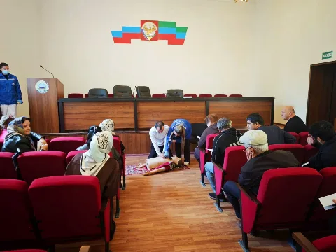 В администрации Кайтагского района обучили первой помощи при ДТП и ЧС