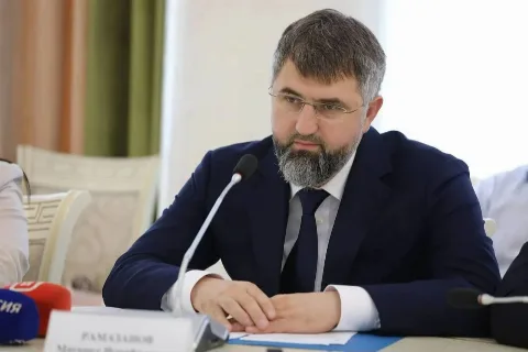 Магомед Рамазанов отметил День работников дорожного хозяйства и задачи отрасли