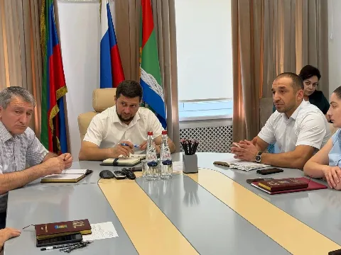 Глава Магарамкентского района Нариман Эфендиев провел совещание по подготовке школ к 1 сентября