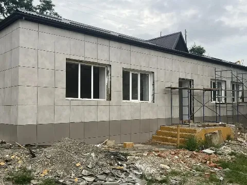 Партийный десант «Единой России» проинспектировал ход капремонта школ в сёлах Буйнакского района
