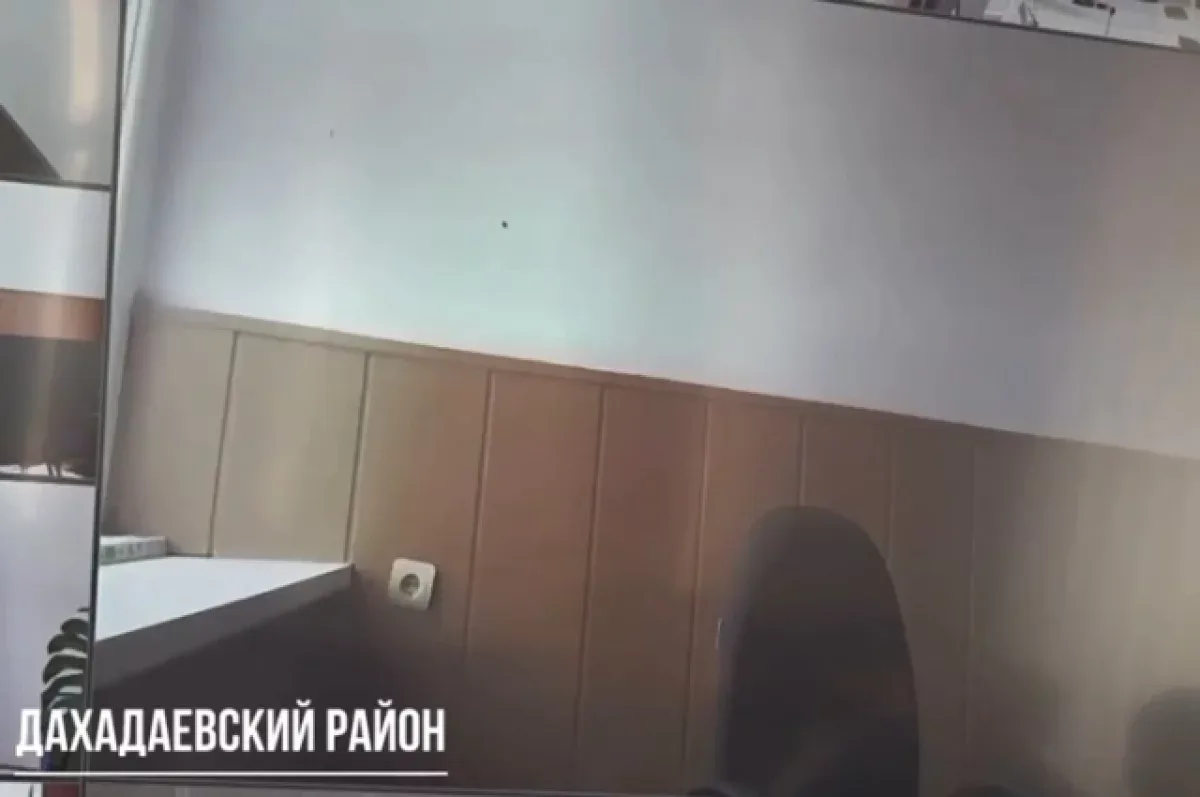 Врио премьер-министра Дагестана Рамазанов потребовал отстранить главу Дахадаевского района из-за его отсутствия на совещании