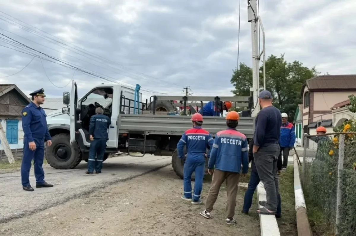 Тарумовский район: прокуратура помогла родителям погибшего бойца СВО решить проблему с ветхой опорой ЛЭП