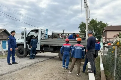 Тарумовский район: прокуратура помогла родителям погибшего бойца СВО решить проблему с ветхой опорой ЛЭП