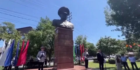 В Махачкале открыли памятник бывшему министру внутренних дел Дагестана Адильгерею Магомедтагирову
