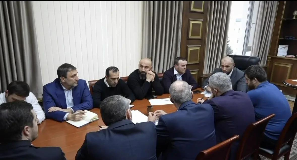 В Махачкале обсудили координацию работ на улично-дорожной сети города с участием ресурсоснабжающих организаций
