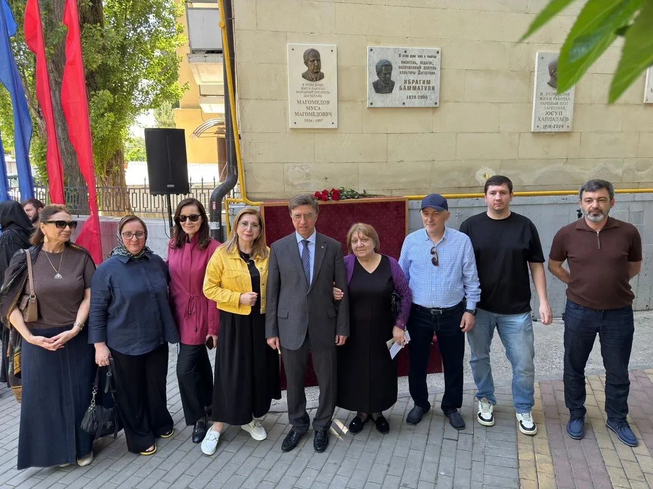 В столице Дагестана открыли мемориальную доску народному писателю Мусе Магомедову