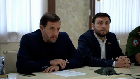 В Хасавюрте вручили медаль Жукова вдове героя СВО Шамиля Шемеева