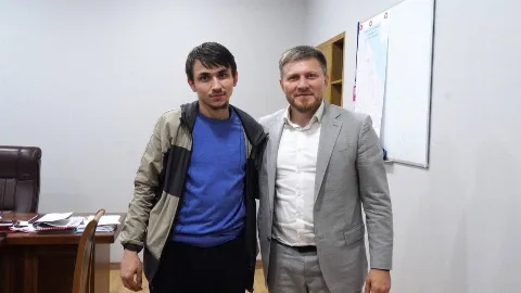 Мэрия Махачкалы оказала комплексную поддержку выпускнику интерната «Забота», оставшемуся без жилья