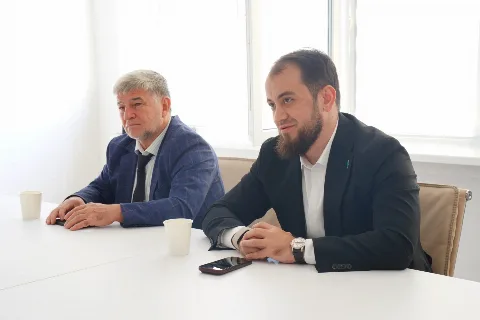В ЦУР Дагестана обсудили улучшение коммуникации власти и жителей с Лугуевым и Гаджибалаевым
