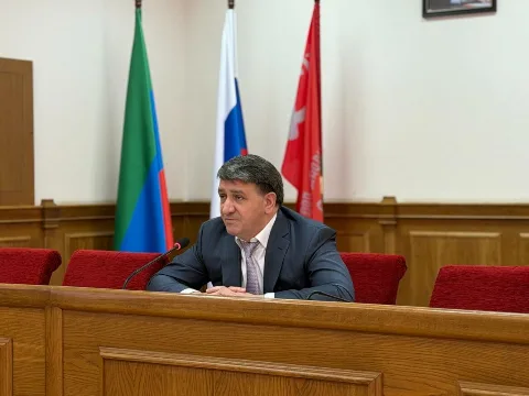 В парках Махачкалы появятся стенды с графиками работ и контактами ответственных