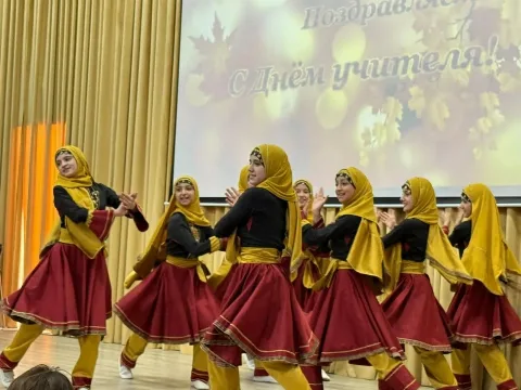 Педагогов Кизилюртовского района отметили наградами и подарками в День учителя