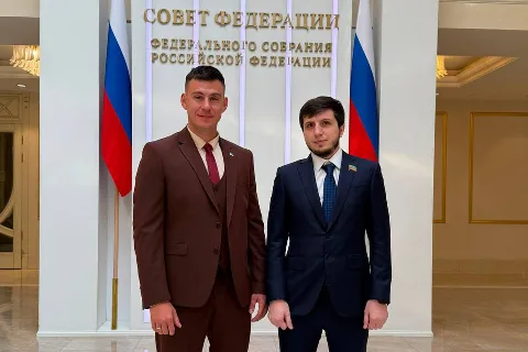 Депутат Махачкалинского городского Собрания Али Алиев представил инициативы на заседании Палаты молодых законодателей