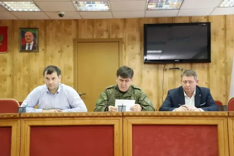 В Кизлярском районе обсудили вопросы призыва и комплектования армии