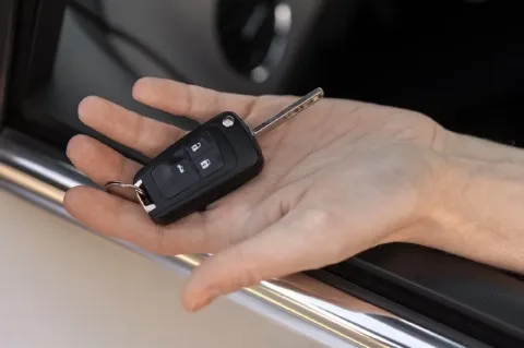 Житель Кайтагского района осужден на 5 лет за мошенничество с Mercedes