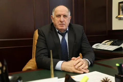 Абдулмуслим Абдулмуслимов поздравил дагестанских женщин с Международным женским днём
