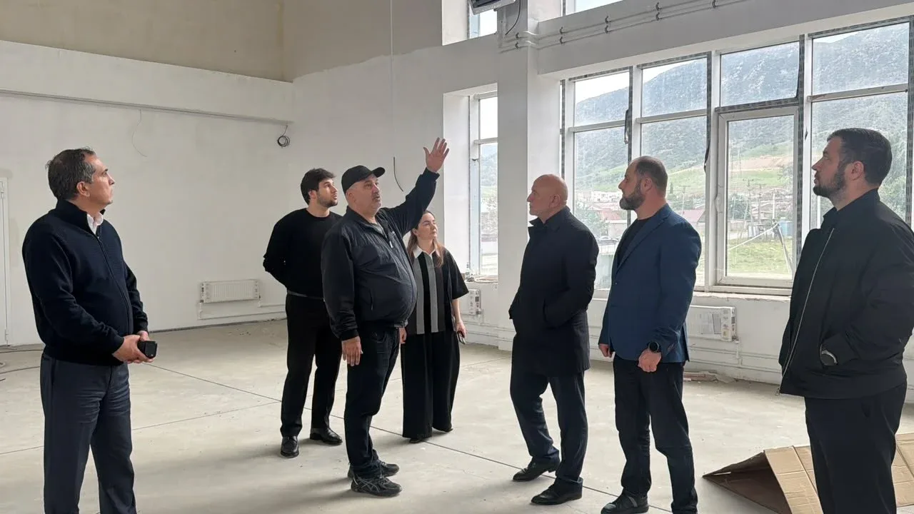 Депутаты Махачкалы проверили возведение нового корпуса гимназии №35 в Ленинкенте