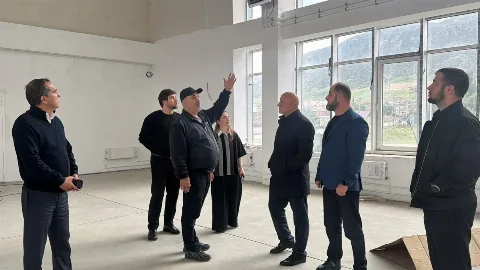 Депутаты Махачкалы проверили возведение нового корпуса гимназии №35 в Ленинкенте