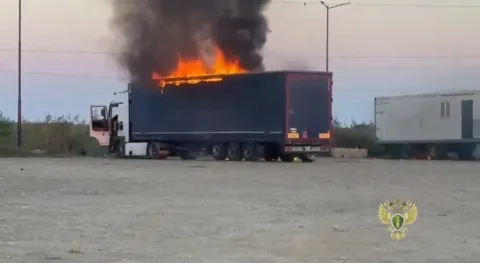 Прокуратура Бабаюртовского района проверяет гибель человека в горящем грузовике