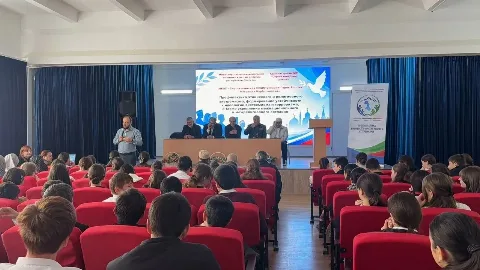Старшеклассники Сергокалинского района обсудили профилактику экстремизма с представителями власти
