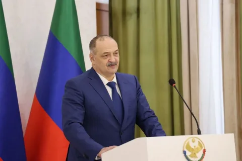 Сергей Меликов поздравил женщин Дагестана с 8 Марта