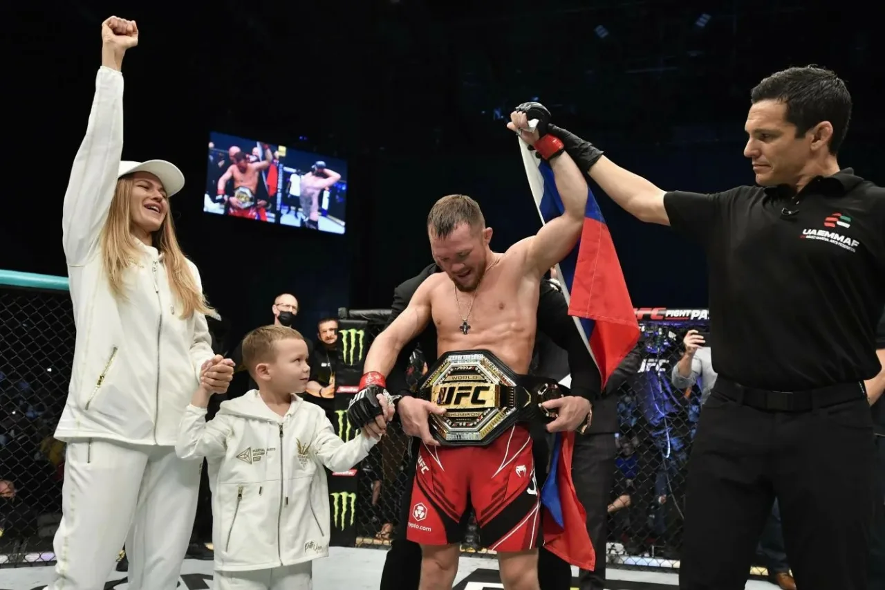 UFC 333 в Абу-Даби: триумфы и спорные решения для российских бойцов